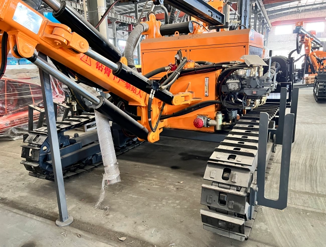 KG726IIIKG726HIII Surface DTH Drilling Rig (2)